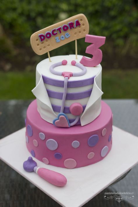 Doc mcstuffins Cake - Cake by Dulce Delirio - CakesDecor Doc Mcstuffins Cookies, Dr Mcstuffins, Doc Mcstuffins Birthday Cake, Doc Mcstuffins Cake, Doc Mcstuffins Birthday Party, Birthday Baby Girl, Doc Mcstuffins Party, Doc Mcstuffins Birthday, Gateaux Cake