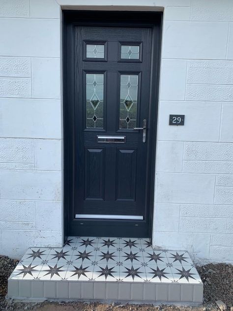 Front Door Step Tiles, Door Step Tiles, Tiles Front Door Step, Tiling Front Door Steps, Tiled Porch Floor Entrance Outside, Tiled Doorstep, Door Step Ideas, Tile Stairs Outdoor Front Steps, Tiled Outdoor Steps