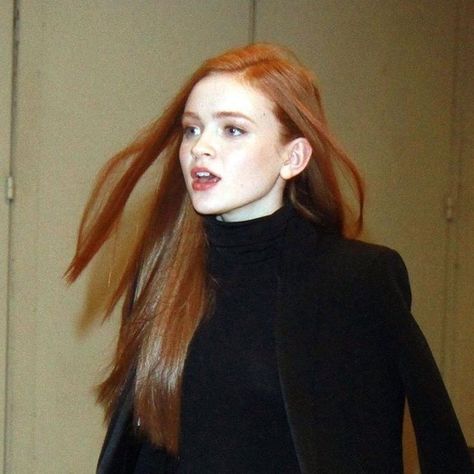 Sadie Sink Happy, Stranger Things Max, Red Hair Inspo, Stranger Things Girl, Ginger Women, Sadie Sink, Emma Roberts, Emma Stone, Ginger Hair