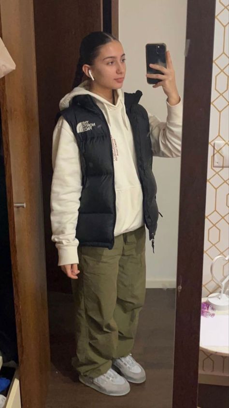 Matt Sturniolo Outfits, Tomboy Stil, Pakaian Hipster, Tomboy Outfit, Baggy Outfit Ideas, Looks Pinterest, Hoodie Pants, Tomboy Outfits, Tomboy Style Outfits