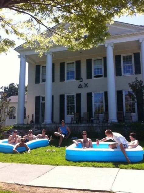 can we please do this!!! lol Frat House Aesthetic, House Aesthetic Exterior, Aesthetic Exterior, Fraternity House, Frat House, Blow Up Pool, Hi Boy, Delta Chi, Frat Parties