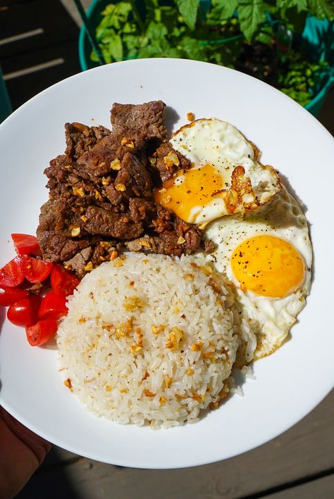 This is a recipe for a popular Filipino breakfast meat typically served with garlic fried rice and fried eggs. Filipino Breakfast Platter, Beef Tapa, Filipino Breakfast, Filipino Snacks, Filipino Recipe, Garlic Fried Rice, Breakfast Meat, Filipino Foods, Philippines Food