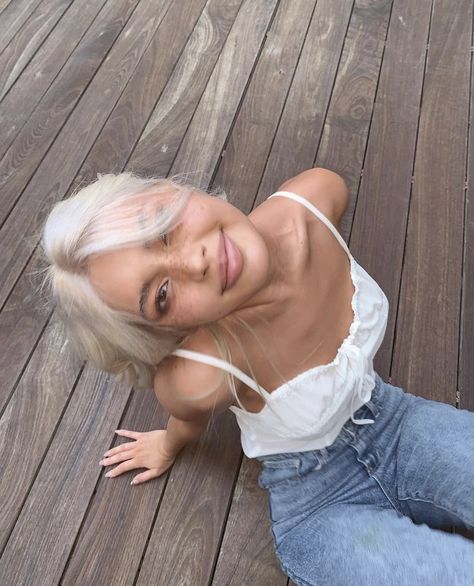 Platinum Hair, White Blonde, Hair Inspo Color, Tan Skin, Dream Hair, Blonde Hair Color, White Hair, Fall Hair, Hair Looks