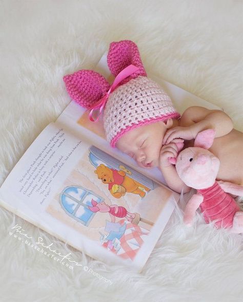 Piglet Hat, Pooh Bebe, Baby Pictures Newborn, Trendy Baby Nursery, Newborn Baby Photoshoot, Infant Photography Props, Pooh Baby, Newborn Baby Photos, Foto Baby