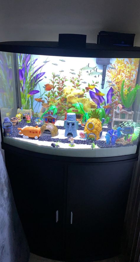 Spongebob Tank Ideas, Awesome Fish Tanks, Betta Fish Tanks Ideas, Fish Tank In Apartment, Spongebob Fish Tank Ideas, Fish Tank Ideas Bedroom, Fish Aquarium Ideas For Bedroom, Betta Fish Aesthetic Tank, Western Fish Tank Decor