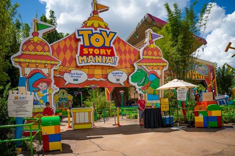 First Time Disney World Visit Tips - #disneyworld #disney #dhs #disneytips Toy Story Land, Disney Cars Party, Disney Tourist Blog, Tokyo Disneysea, Disney World Rides, Disney World Tickets, Disney Rides, Toy Story Party, Hollywood Studios Disney