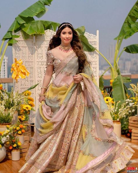 Pastel Pink Lehenga Designs For Indian Bride Dupatta Style, Wedding Lehenga Designs, Lehenga Designs Simple, Indian Bride Outfits, Wedding Festivities, Royalty Aesthetic, Indian Dresses Traditional, Indian Bridal Dress, Rag Rugs