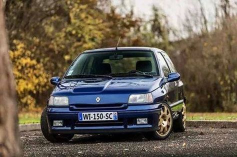 Renault-Clio(Williams) Clio Williams, Honda Civic Sport, Renault Sport, Hatchbacks, Renault Alpine, Romantic Love Messages, Car Wheels Rims, Car Camper, French Classic