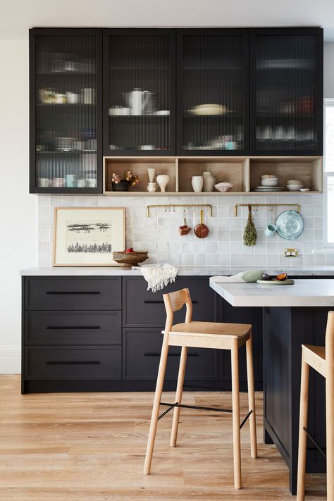 Modern Black Cabinets with White Zellige Tile Backsplash Wood cabinets are the classic features for midcentury kitchens but you can also catch the midcentury flair with black cabinets and create a modern aesthetic! Shed Renovation Ideas, Black Shaker Cabinets, Elegant Kitchen Design, Summer Hill, White Shaker Cabinets, Shaker Kitchen Cabinets, Modern Kitchen Ideas, Flat Panel Cabinets, Kitchen Cabinet Ideas