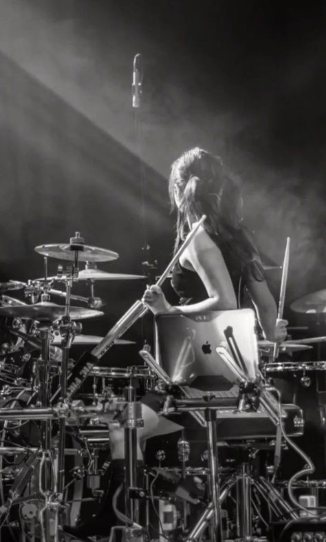 Drummer Aesthetics Female, Drummer Girl Aesthetic, Drummer Photoshoot, Drums Aesthetic, Drums Girl, Drum Rudiments, Drums Wallpaper, Drummer Girl, Female Drummer