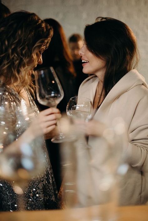 Party Photoshoot, Restaurant Photography, Wine Event, Mood Images, Birthday Inspo, August Wedding, Women Talk, Focus Photography, Party Photography