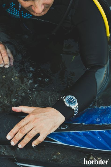 With the Mido Ocean Star Diver 600 the brand joins the group of brands that offer a professional divers watch. ISO 6425 certified and water resistant up to 600 meters, this watch from Mido offers superlative technical features. #horbiter #watches #diving Mido Ocean Star, Watch Ads, Diver Watch, Watch Ad, Divers Watch, Dream Watches, Dive Watches, Luxury Watches For Men, Diver