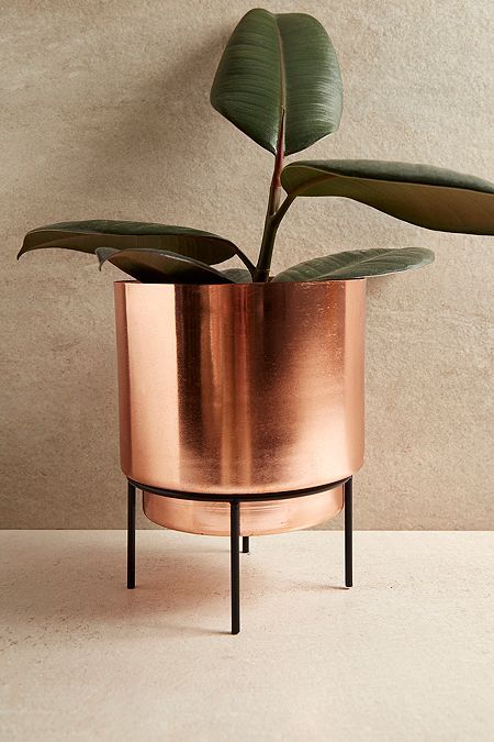 Urban Outfitters Apartment, Green Concept, Home Interior Accessories, Copper Planters, Copper Decor, Peach And Green, Copper Pots, Metal Planters, Mid Century Modern Furniture