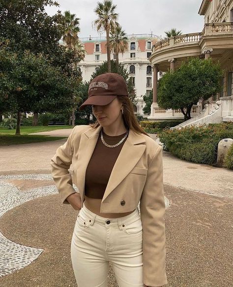 Blazer Crop Top Outfit, Aesthetic Burgundy, Female Blazers, Crop Blazer Outfit, Cropped Blazer Outfit, Beige Blazer Outfit, Fall Aesthetic Outfit, Grey Knit Dress, Beige Outfit