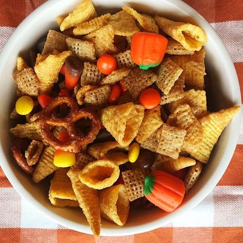 Sweet and Salty Fall Harvest Snack Mix! #chex #bugles #reecespieces #pretzels #candycorn #sweetandsalty #chexmix #snacks #harvest #autumn #ontheblog #theginghamapron #yumgoggle #f52grams #foodgawker #tastespotting #huffposttaste #bhgfood #nomnom #instayum @chexcereal @buglesofficial Sweet Snack Mix, Candy Pumpkins, Hot Corn Dip, Gingham Apron, Hot Corn, Pumpkin Candy Corn, Cereal Snacks, Fall Snacks, Snack Mix Recipes