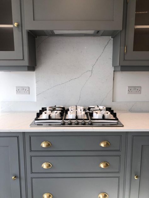 Granite Splashback Kitchen, Statement Splashback Kitchen, Kitchen Hob Splashback Ideas, Oven Splashbacks, Quartz Splashback, Quartz Worktop And Splashback, Quartz Upstand And Splashback, Quartz Upstand, Oven Splashback Ideas