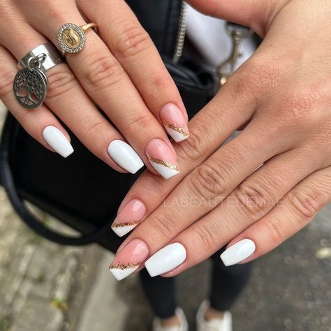 Nail Art Feuille D'or, Nail Blanc, Nail Art Blanc, Ongles Beiges, Instagram White, Nails Summer, French Manicure, Trendy Nails, White Nails