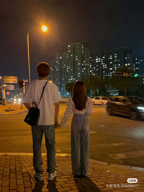 Short Girl Tall Boy Couple Aesthetic, Korean Couple Height Difference, Talk And Short Couple, Tall Bf And Small Gf Aesthetic, Tall And Short Couple Aesthetic, 30 Cm Height Difference Couple, Short Height Aesthetic, Tall Guy Short Girl Couple, Tall Boy Short Girl Couple Aesthetic