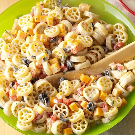 Wheely-Good Pasta Salad Pinwheel Pasta Salad, Pinwheel Pasta Recipes, Pasta Recipes Cold, Wagon Wheel Pasta, Picnic Salads, Beauty Movie, Summertime Recipes, Pasta Sides, Best Pasta Salad