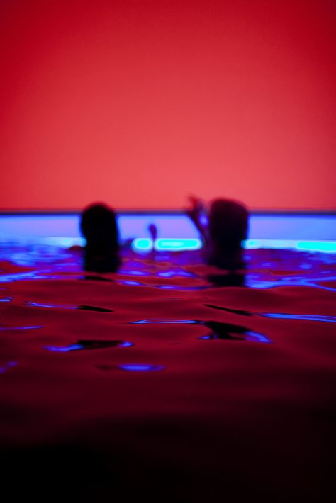 James Turrell, Pool Installation, Neon Aesthetic, Small Pool, Red Walls, Light And Space, Light Installation, Red Aesthetic, Photography Inspo