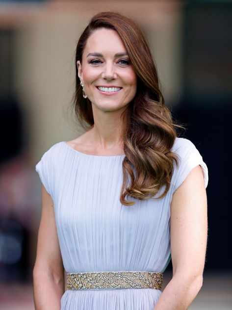 Kate Middleton's diet and workout routine is surprisingly normal - CosmopolitanUK Kate Middleton Workout, Kate Middleton Face, Kate Middleton Diet, Kate Middleton Skirt, Herzogin Von Cambridge, Leni Klum, Kate And Pippa, Princess Kate Middleton, Catherine Elizabeth Middleton