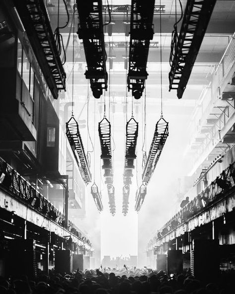 Printworks London, Boiler Room Dj Aesthetic, Berlin Rave Aesthetic, Underground Dj Aesthetic, Berlin Techno, Techno House Music, Pioneer Dj, Visual Board, Career Options