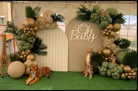 Safari Theme Backdrop Ideas, Elegant Safari Theme Party, Safari Backdrop Ideas, Modern Safari Baby Shower Ideas, Safari Birthday Party Boy, Safari Baby Shower Boy Decorations, Baby Shower Ideas Jungle Theme, Backdrop Safari Theme, Boho Safari Baby Shower Ideas