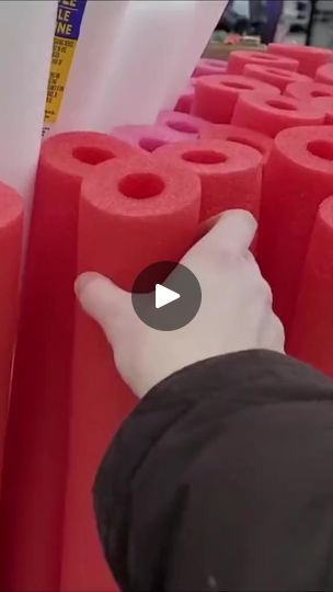 Uses For Pool Noodles Life Hacks, Pool Noodle Ideas Life Hacks, Pool Noodle Hacks, Noodle Hacks, Home Chores, Home Hacks Diy, Recyclable Items, Dollar Store Diy Decorations, Noodle Crafts