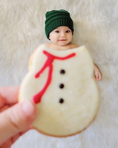 Starbucks Christmas cookie diy baby pictures Starbucks Cookies, Diy Christmas Cookies, Snowman Baby, Christmas Baby Pictures, Cookie Pictures, Snowman Cookie, Snowmen Pictures, Cozy Clothes, Starbucks Christmas