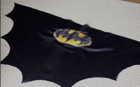 Diy Batman, Batman Bedroom, Diy Fantasia, Batman Diy, Batman Hoodie, Diy Cape, Batman Cape, Bat Ears, Batman Batgirl