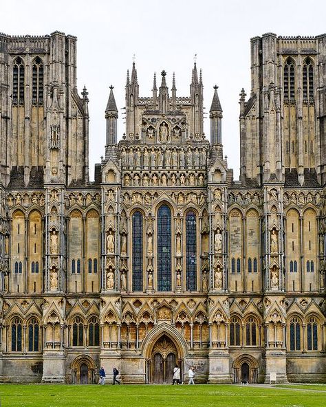 Wells Somerset, Wells Cathedral, Somerset England, Old Churches, Cathedral Church, Church Architecture, Sacred Places, Gothic Architecture, Place Of Worship