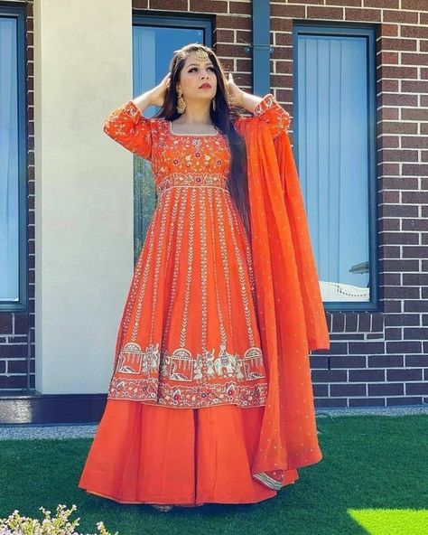 Frock Suit Design, Latest Punjabi Suits, Designer Suits For Wedding, Boutique Style Dresses, Anarkali Designs, Velvet Dress Designs, Latest Bridal Dresses, Baby Frock, Traditional Indian Outfits