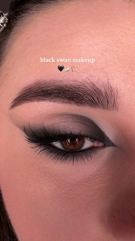 Smokey Black Liner Makeup, Smokey Eye Concert Makeup, Shimmery Smokey Eye, Smookie Eyes Black, Smoky Black Eye Makeup, Smoky Eye Black, Eye Makeup Dark, Trashy Fashion, Makeup Ideas For Summer