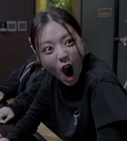 Yuna Meme, Baby Pizza, Shocked Face, Itzy Yuna, Funny Kpop Memes, Pop Photos, Are You Okay, Meme Faces, Tottenham Hotspur