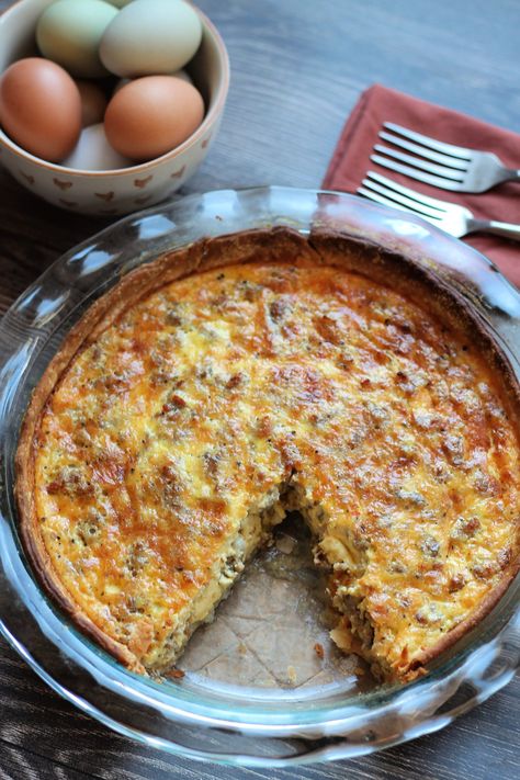 Sausage Quiche Kielbasa Quiche, Sausage Egg Quiche, Quiche Recipes Sausage, Sausage Cheese Quiche, Easy Sausage Quiche, Hamburger Quiche, German Dinners, Chorizo Quiche, Breakfast Quiche Sausage