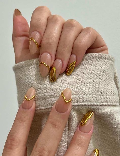 Velvet Nails, Gold Nail Polish, Nagellack Trends, Gold Nail Designs, Celebrity Nails, French Tip Nail Designs, New Nail Designs, Gold Nail, Bright Nails