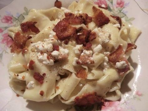 Túrós Csusza (Hungarian Pasta with Cottage Cheese and Crispy Bacon) – Cooking is Fun … Really!! Hungarian Cottage Cheese Pasta, Pasta With Cottage Cheese, Cottage Cheese Pasta, Fresh Egg Noodles, Cheese Noodles, Noodle Dish, Cottage Cheese Recipes, Bacon Pasta, Hungarian Recipes