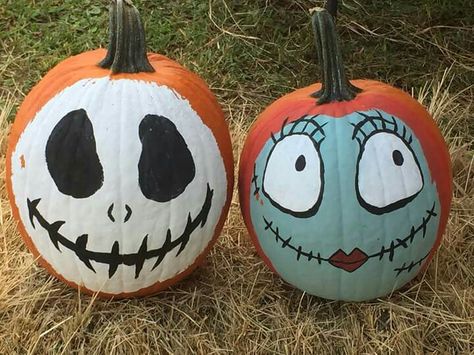 Matching Pumpkin Painting Ideas, Halloween Painted Pumpkins, Cute Painted Pumpkin Ideas, Decorating Pumpkins, Creative Pumpkin Painting, Painting Pumpkin, Easter Rabbits, Pumpkin Decorating Contest, Halloween Movie Night