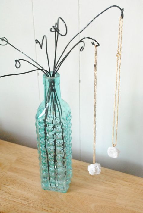 Vase Necklace, Jewlery Holder, Diy Necklace Display, Jewelry Storage Diy, Jewerly Displays, Diy Jewelry Display, Diy Jewelry Holder, Craft Fair Displays, Gifts For My Girlfriend