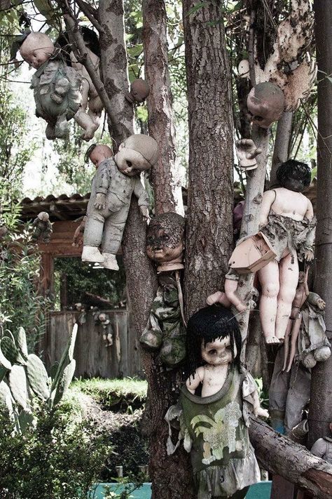 Creepy Doll Halloween, Scary Halloween Decorations Outdoor, Scary Halloween Decorations Diy, Halloween Diy Outdoor, Halloween Outside, Halloween Props Diy, Halloween Fest, Creepy Halloween Decorations, Diy Halloween Decor