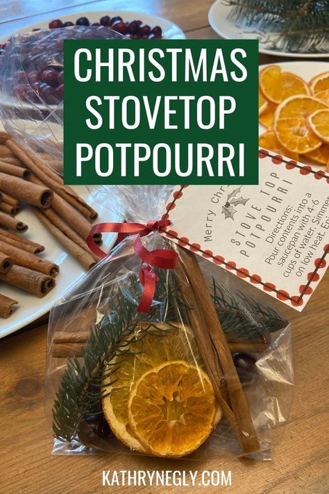 Here's an awesome gift for teachers, friends and family! Beautiful, wonderful potpourri! #christmas Stove Top Christmas Potpourri, Diy Stove Top Potpourri, Stove Potpourri, Christmas With Friends, Diy Christmas Crafts To Sell, Smell Of Christmas, Potpourri Bag, Potpourri Gift, Simmer Pot Recipes