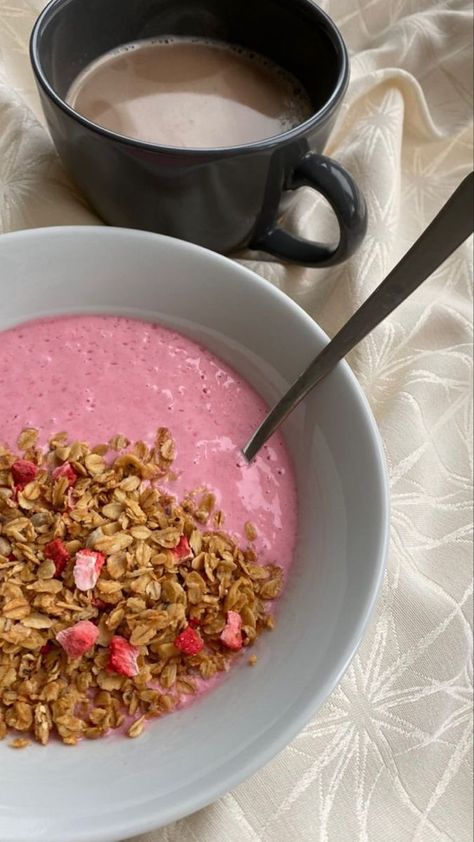 Breakfast recipe, yummy breakfast ideas, pink aesthetic, pink inspo, vegan breakfast ideas, clean girl aesthetic What Is Healthy Food, Sommer Mad, Lost 100 Pounds, Quit Drinking, Healthy Food Facts, Makanan Diet, Healthy Lifestyle Food, Food Goals, I Quit