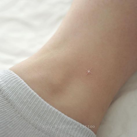 white✨ | Instagram Small White Tattoos, North Star Tattoos, Small Star Tattoos, White Tattoos, Handpoke Tattoo, Small Pretty Tattoos, Petite Tattoos, Tattoos Geometric, Star Tattoo