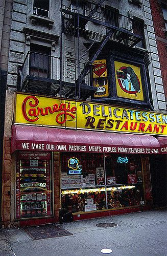 photo Nyc Thanksgiving, Nyc December, Pizza Parlor, Vintage Nyc, Travel America, Nyc Travel, I Love Nyc, Empire State Of Mind, Branding Inspo