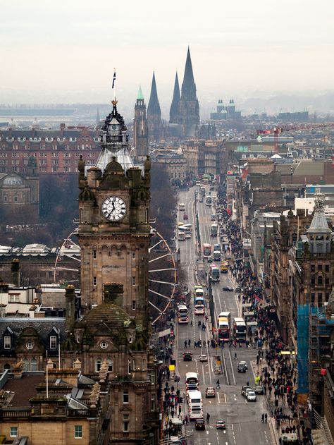 Edinburgh Castle, England And Scotland, Edinburgh Scotland, Scotland Travel, City Aesthetic, Pretty Places, Places Around The World, Travel Aesthetic, World Heritage Sites