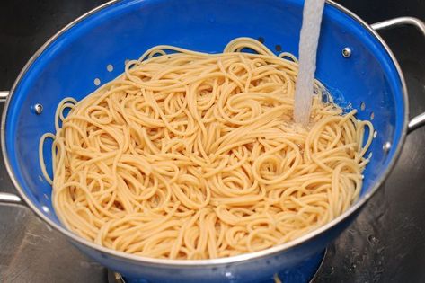 How To Cook Noodles, Cooking Fresh Pasta, Salad Appetizer Cups, Cooking Spaghetti, Spaghetti Meat Sauce, Make Pasta, How To Make Spaghetti, Grape Salad, Making Pasta