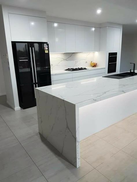 Kitchen Interior Granite Top, White Modern Kitchen Ideas, White Kitchen Interior Design, Dream Kitchens Design, Kitchen Pantry Design, Kitchen Interior Design Modern, Kitchen Design Plans, White Kitchen Design, White Modern Kitchen