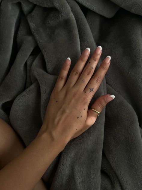 Aquarius Star Constellation Hand Tattoo, Dainty Sparkle Hand Tattoos, Star Hands Tattoo, Kenzie Ziegler Hand Tattoo, Stars On Hands Tattoo, Aquarius Constellation Hand Tattoo, Small Dainty Hand Tattoos, Acotar Finger Tattoo, Hand Star Tattoos For Women