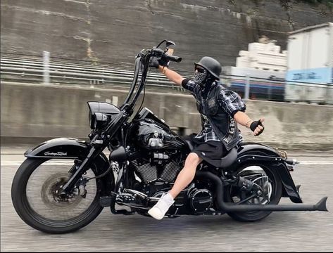 Harley Deluxe, Harley Davidson Heritage Softail, Panhead Chopper, Softail Bobber, Harley Chopper, Gangster Style, Sportster Bobber, Custom Motorcycles Harley, Road King Custom