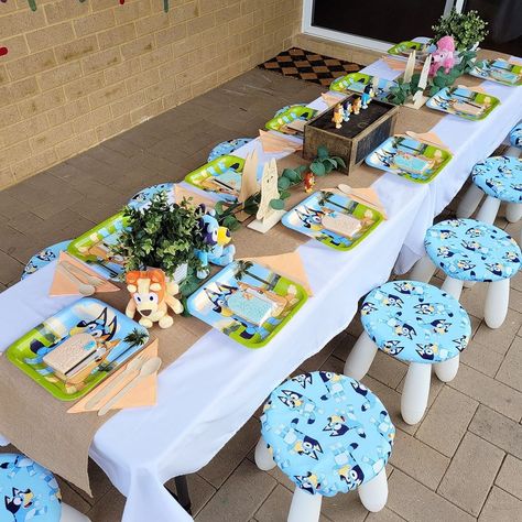 For the Party Kids 🥳 It may not be necessary, but I've found it more convenient for the kids to have their own little set up where they… | Instagram Set Up Tables For Party Events, Bluey Table Set Up, Bluey Picnic Party, Diy Kids Party Table, Bluey Table Decorations, Kids Party Table Set Up Ideas, Themed Table Decorations, Bluey Bluey, Kids Party Tables